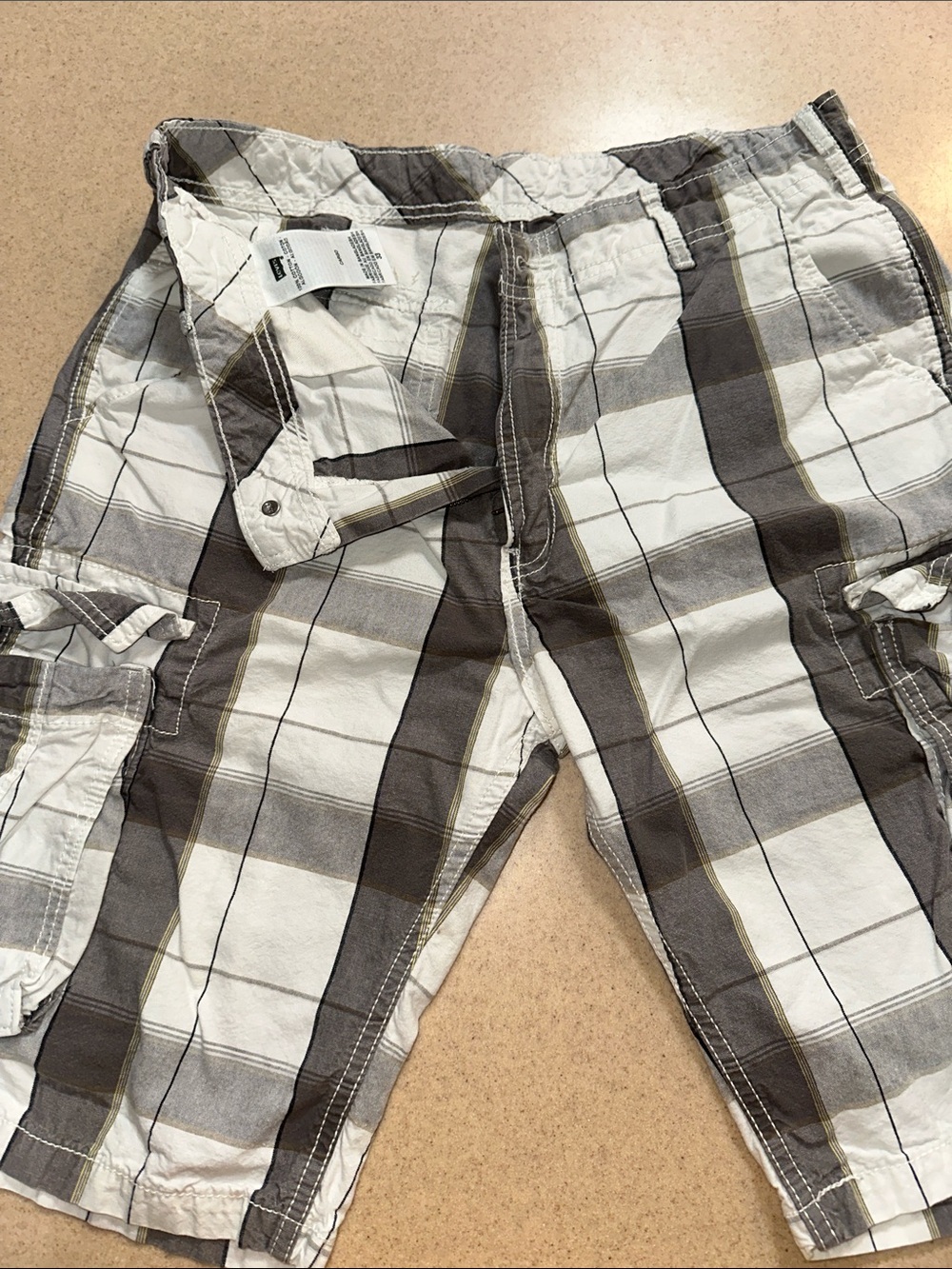 Levi’s Men's Plaid Cargo Shorts - White & Gray